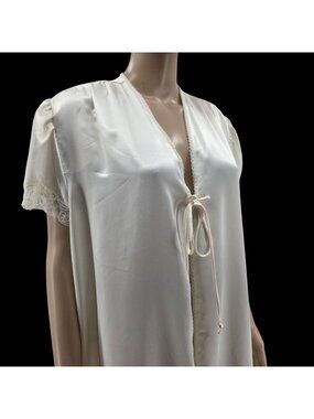 Valentino Intimo Ivory Satin Robe With Lace Trim Short Sleeves Medium